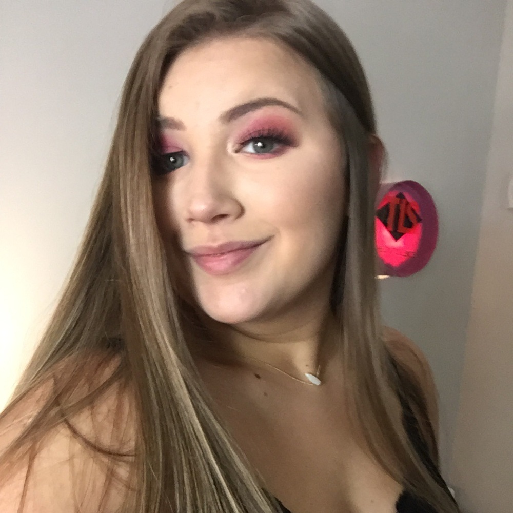 Meet your Posher, Caylin